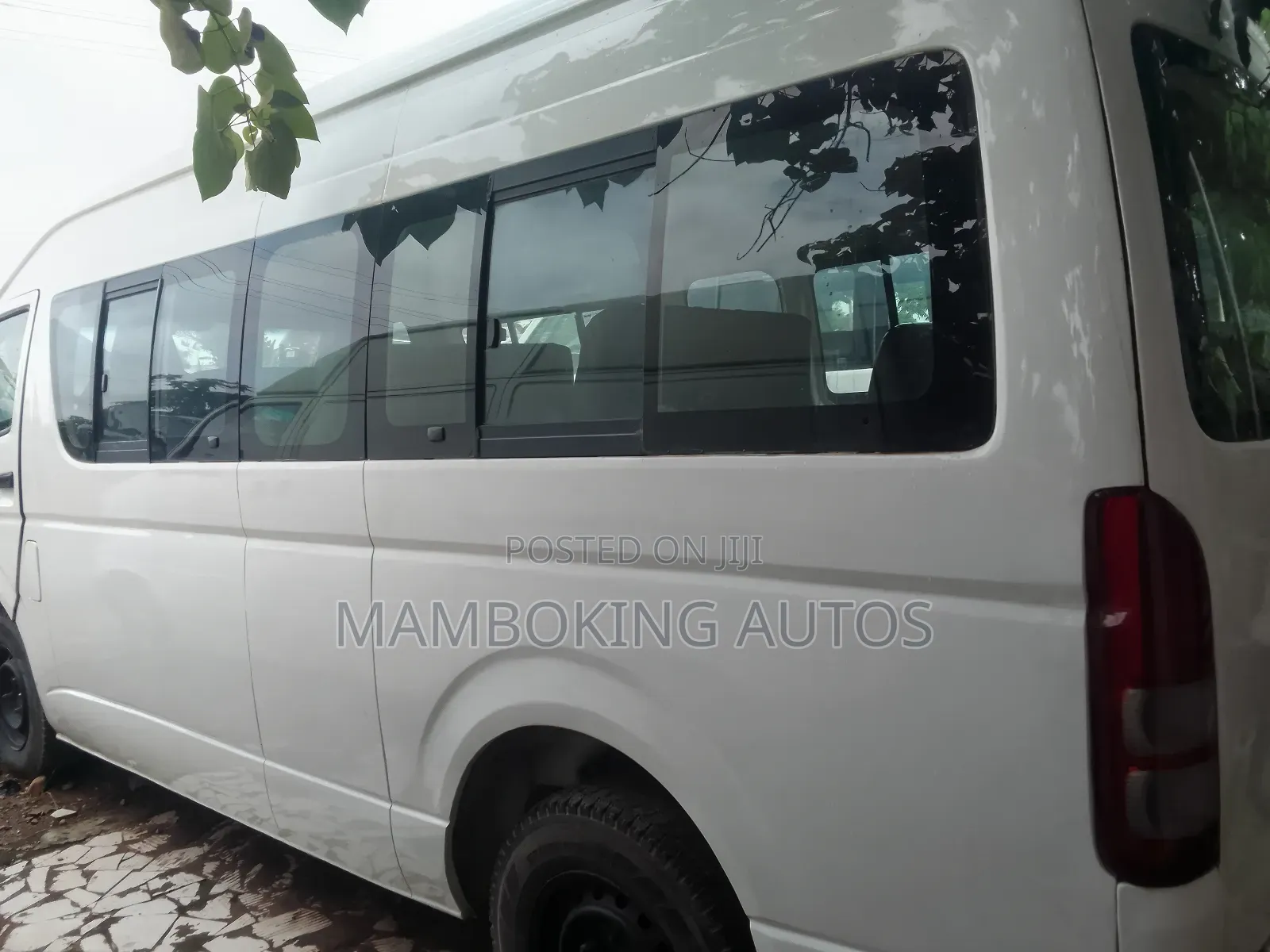 Toyota HiAce 2010 White