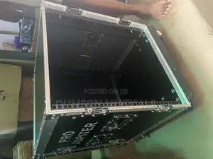 Amp Rack 12 Units Movable Close Body