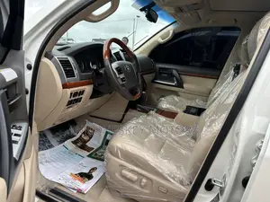 Toyota Land Cruiser 4.6 V8 GX-R 2015 White