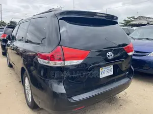 Toyota Sienna 2012 Black