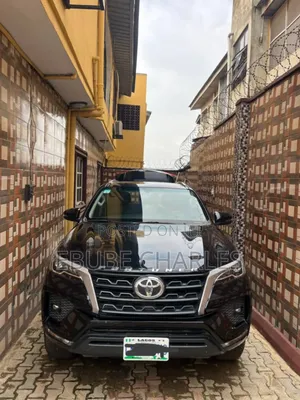 Toyota Fortuner 2022 Black