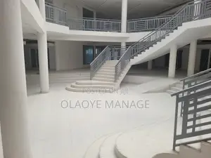 Prime Commercial Space for Rent