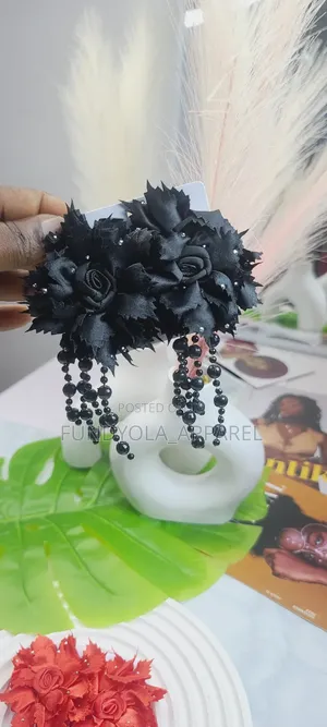 Statement Pearl Drop Flowery Earring