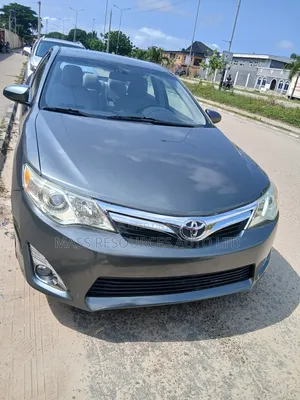 Toyota Camry XLE 4dr Sedan (2.5L 4cyl 6A) 2012 Gray
