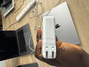 Laptop Apple MacBook 32GB Apple M1 Max SSD 512GB