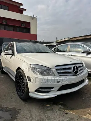 Mercedes-Benz C300 Luxury 4Matic Sedan AWD (3.0L 6cyl 7A) 2011 White