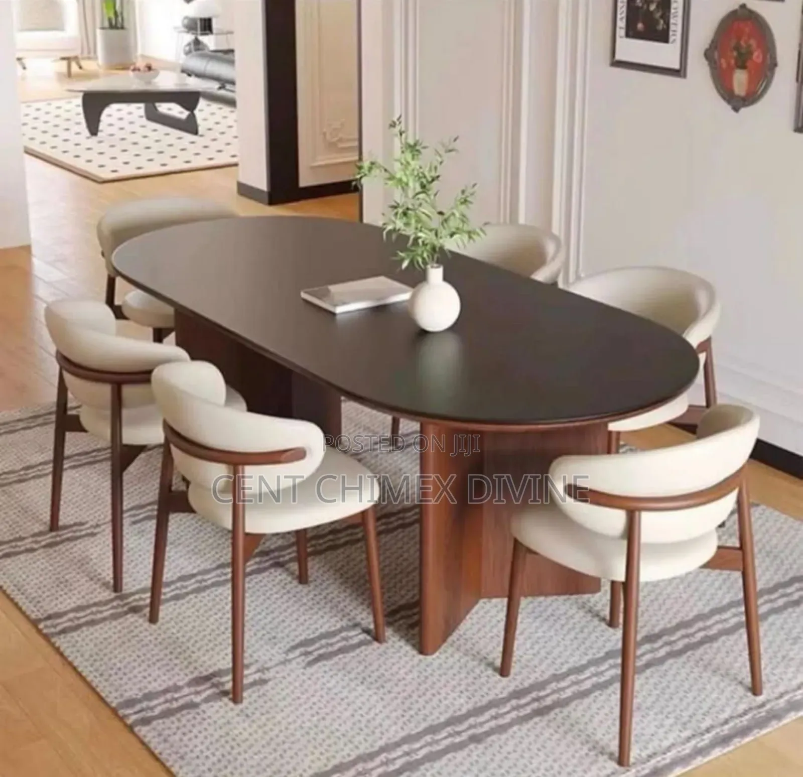 Efficient Wooden 6 Seater Dinning Table and Chairs