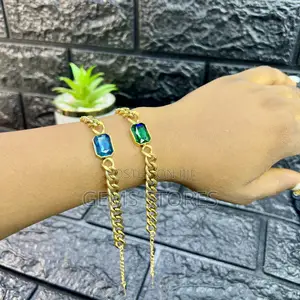 Elegant Gold Chain Bracelets With Statement Gemstone