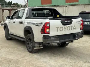 New Toyota Hilux 2025 White
