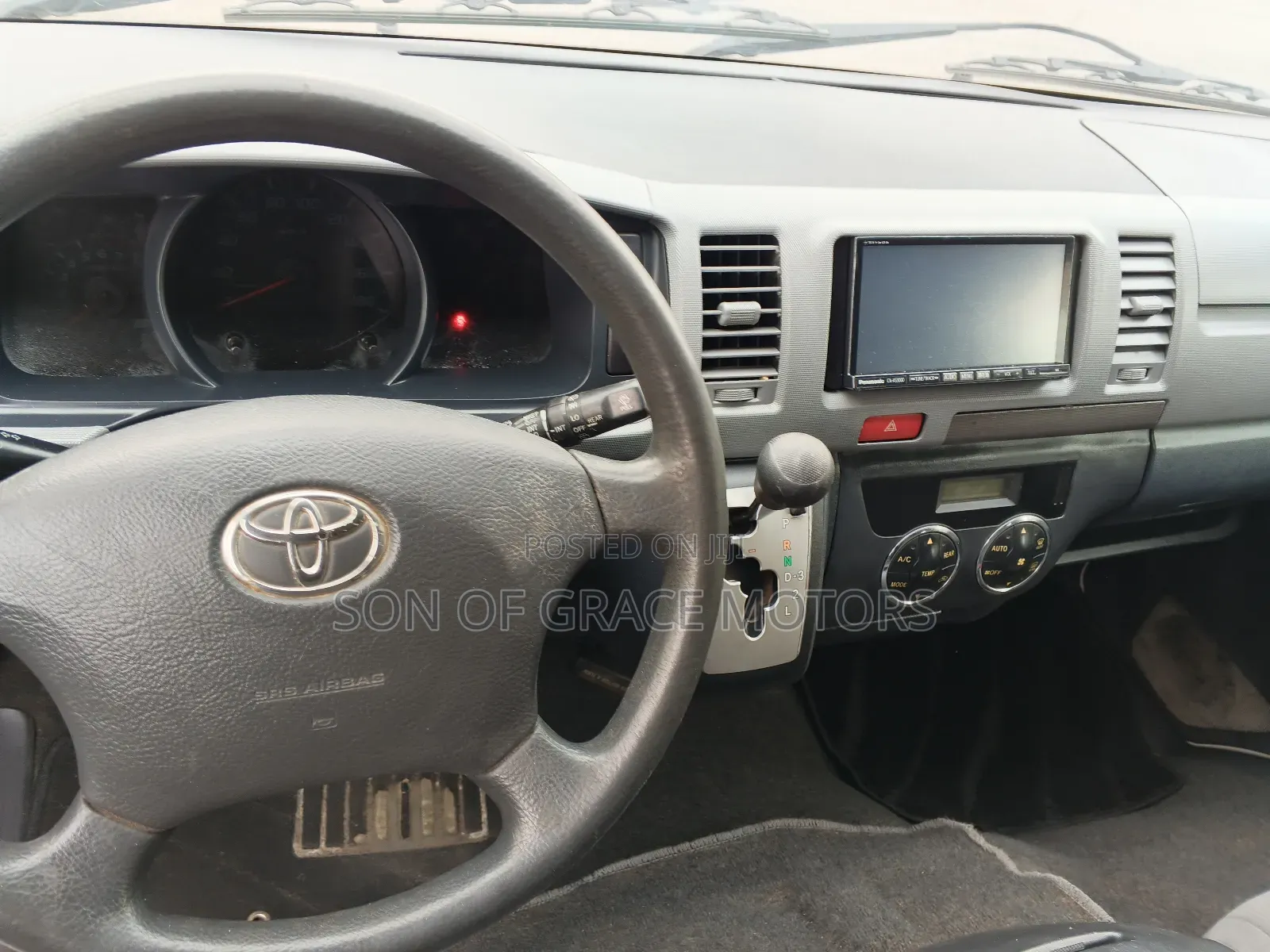 Toyota HiAce 2012 White