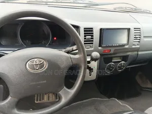 Toyota HiAce 2012 White