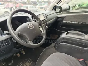 Toyota HiAce 2012 White