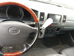 Toyota HiAce 2012 White