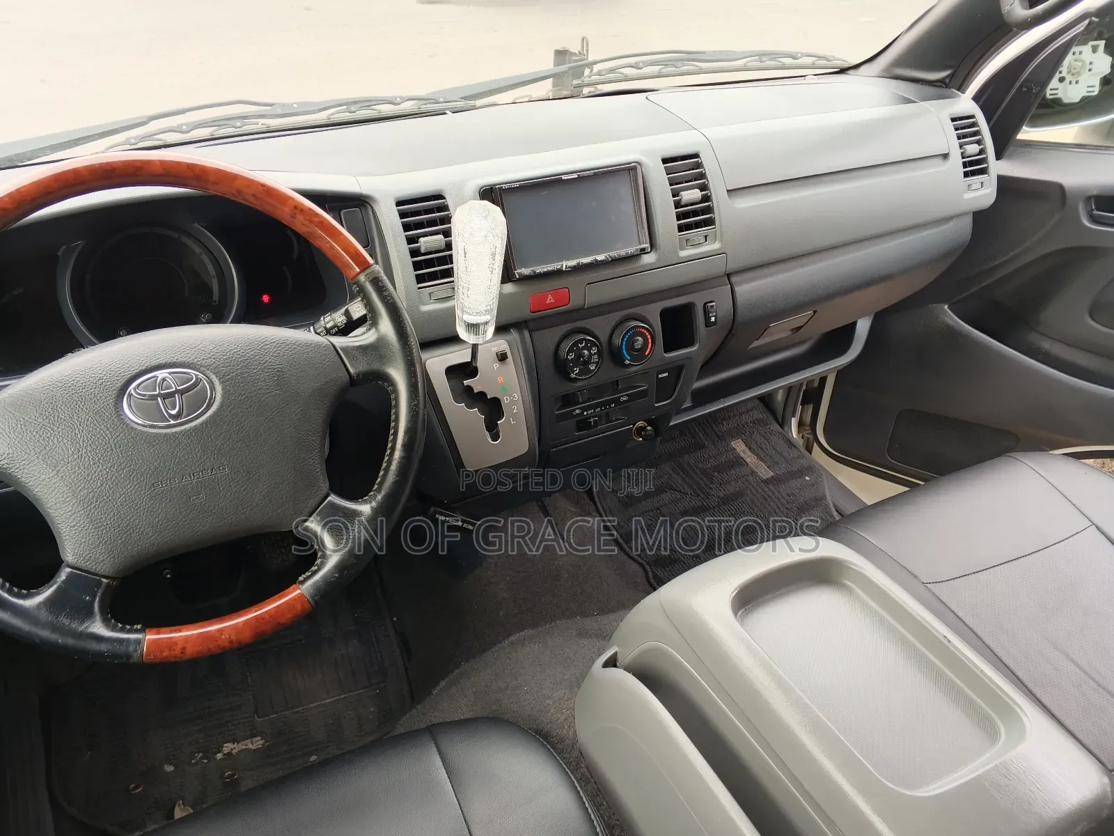 Toyota HiAce 2012 White