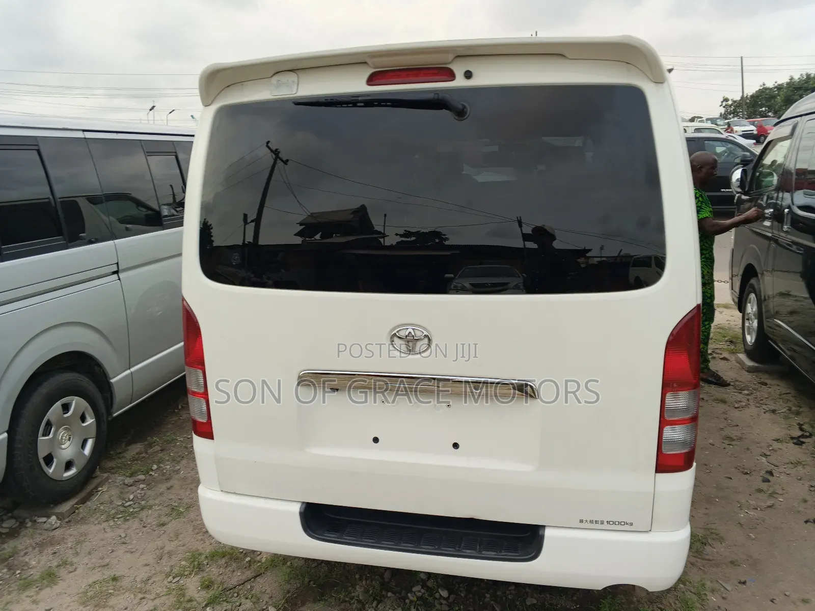 Toyota HiAce 2012 White
