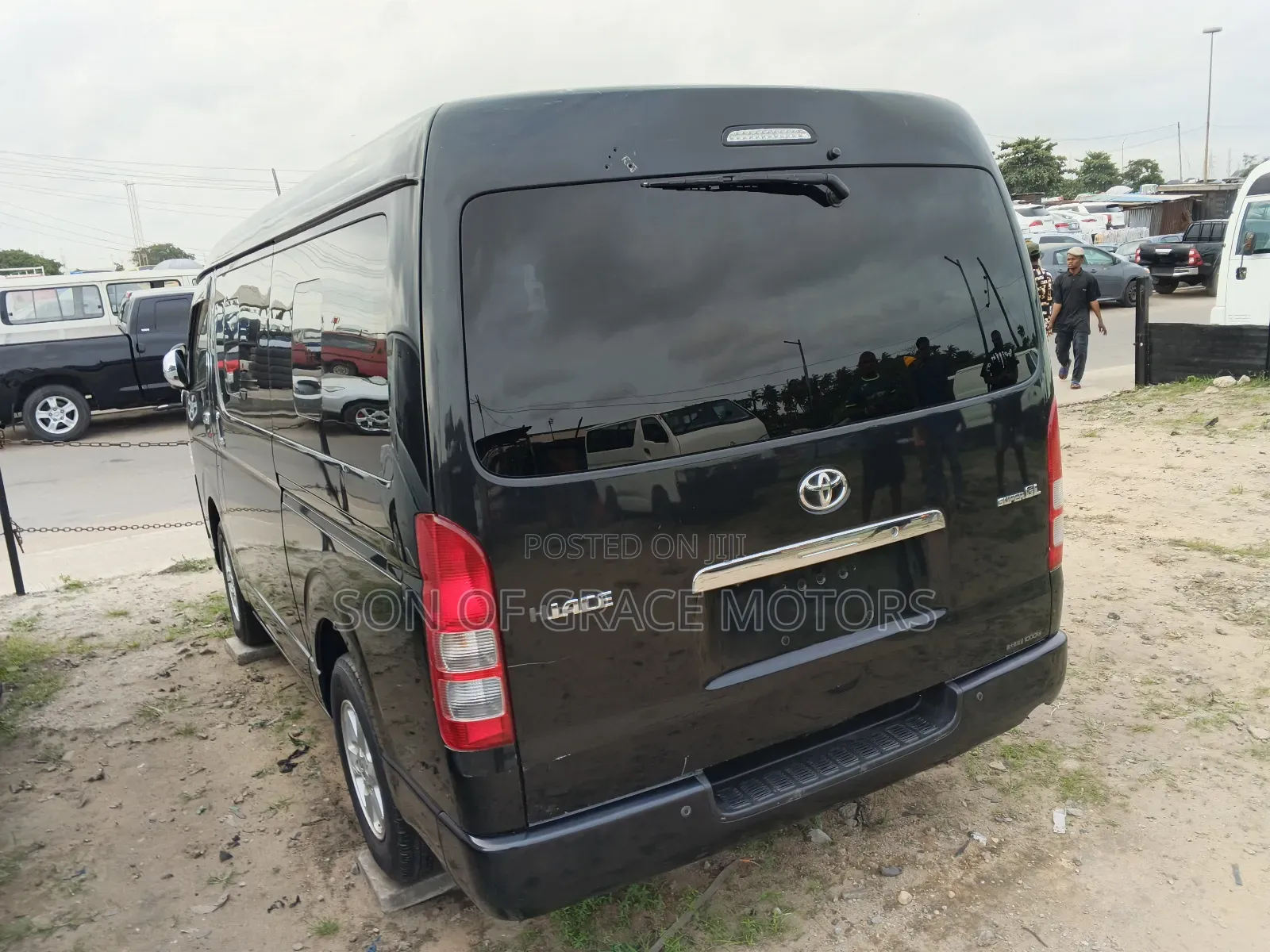 Toyota HiAce 2012 Black