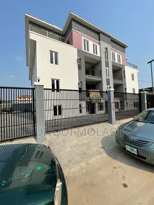 3bdrm Apartment in Surulere for sale