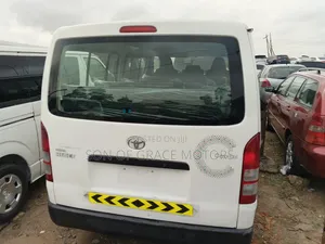 Toyota HiAce 2010 White