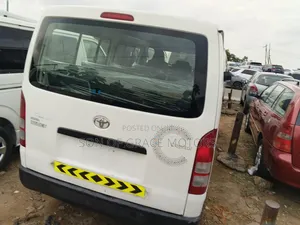Toyota HiAce 2010 White