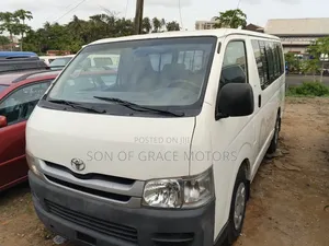 Toyota HiAce 2010 White