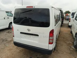 Toyota HiAce 2010 White