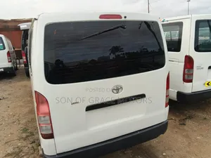 Toyota HiAce 2010 White