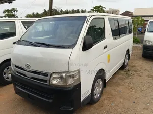 Toyota HiAce 2010 White