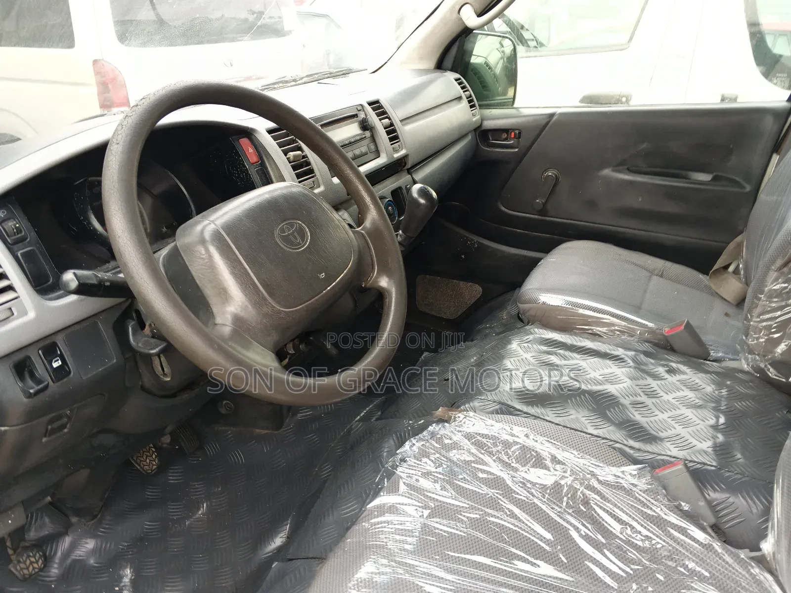 Toyota HiAce 2010 White
