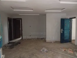 3bdrm Apartment in Yaba for sale