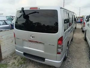 Toyota HiAce 2012 Silver