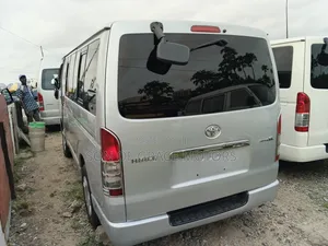 Toyota HiAce 2012 Silver
