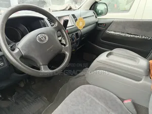 Toyota HiAce 2012 Silver