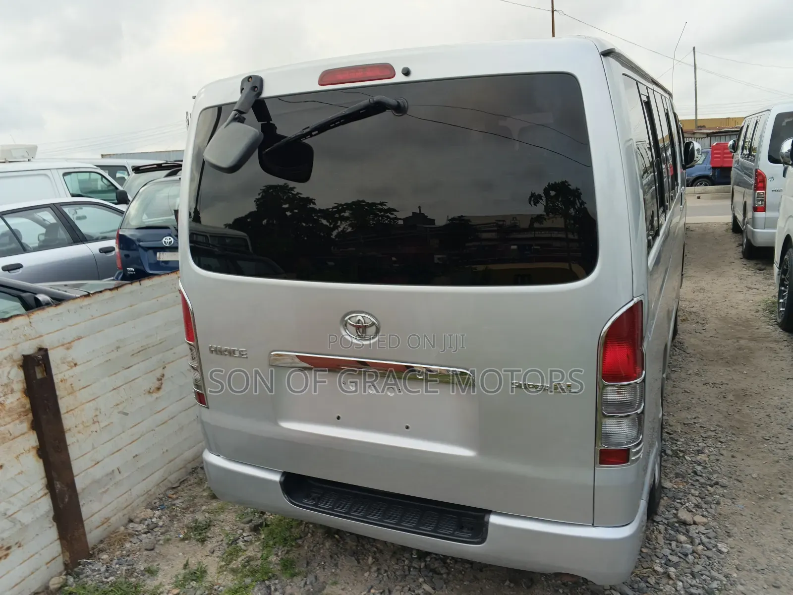 Toyota HiAce 2012 Silver
