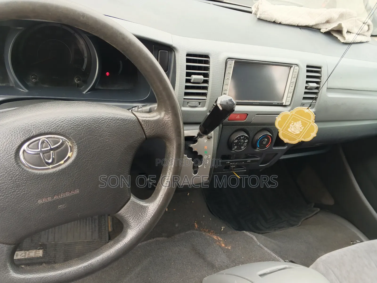 Toyota HiAce 2012 Silver