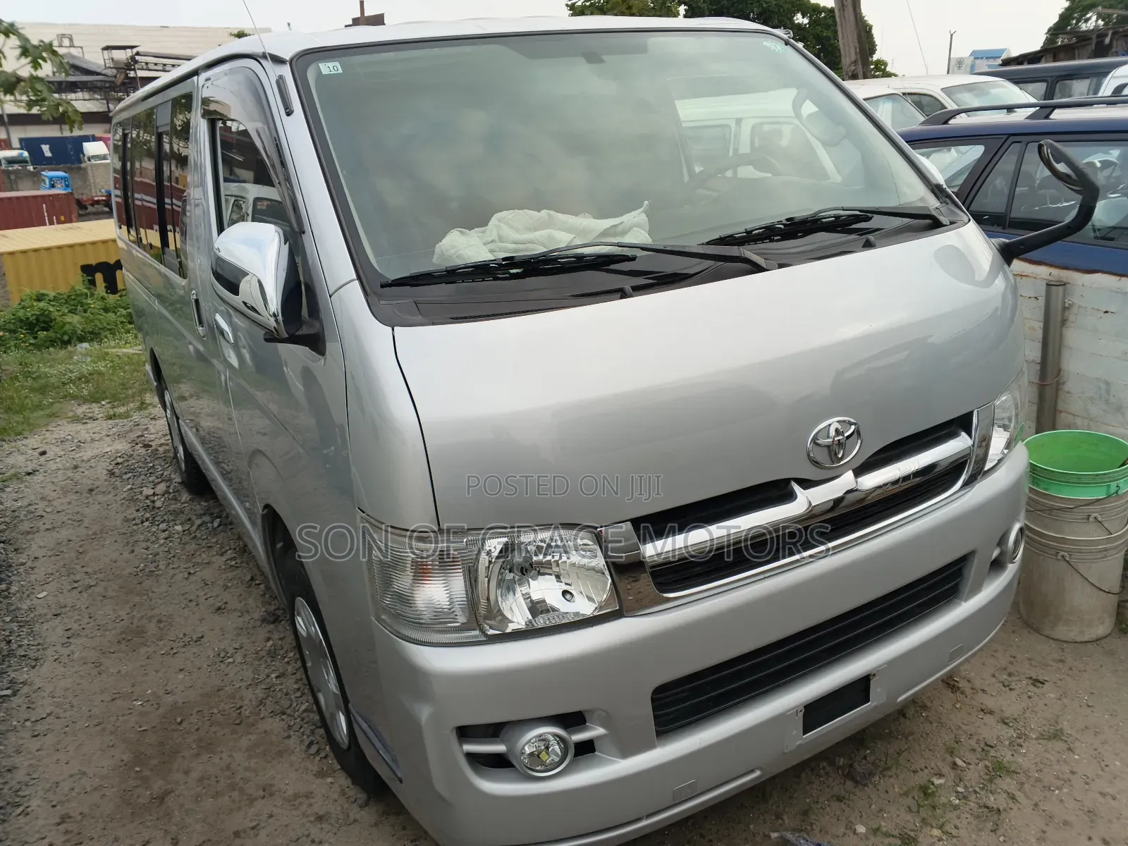 Toyota HiAce 2012 Silver