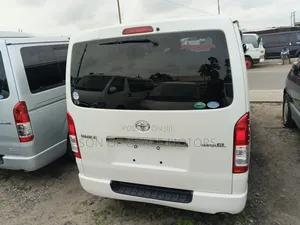 Toyota HiAce 2014 White