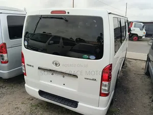 Toyota HiAce 2014 White