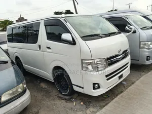 Toyota HiAce 2014 White