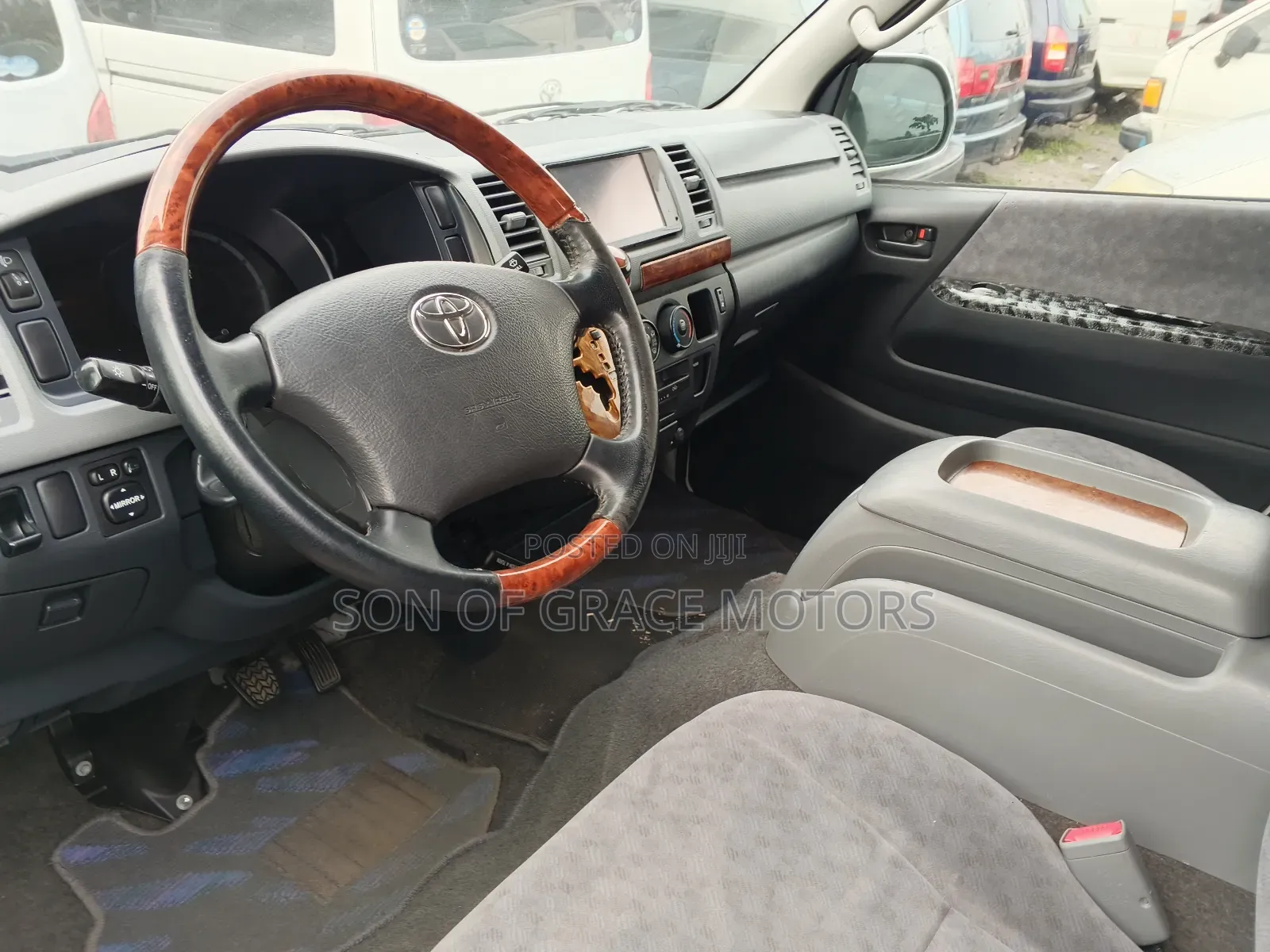 Toyota HiAce 2014 White