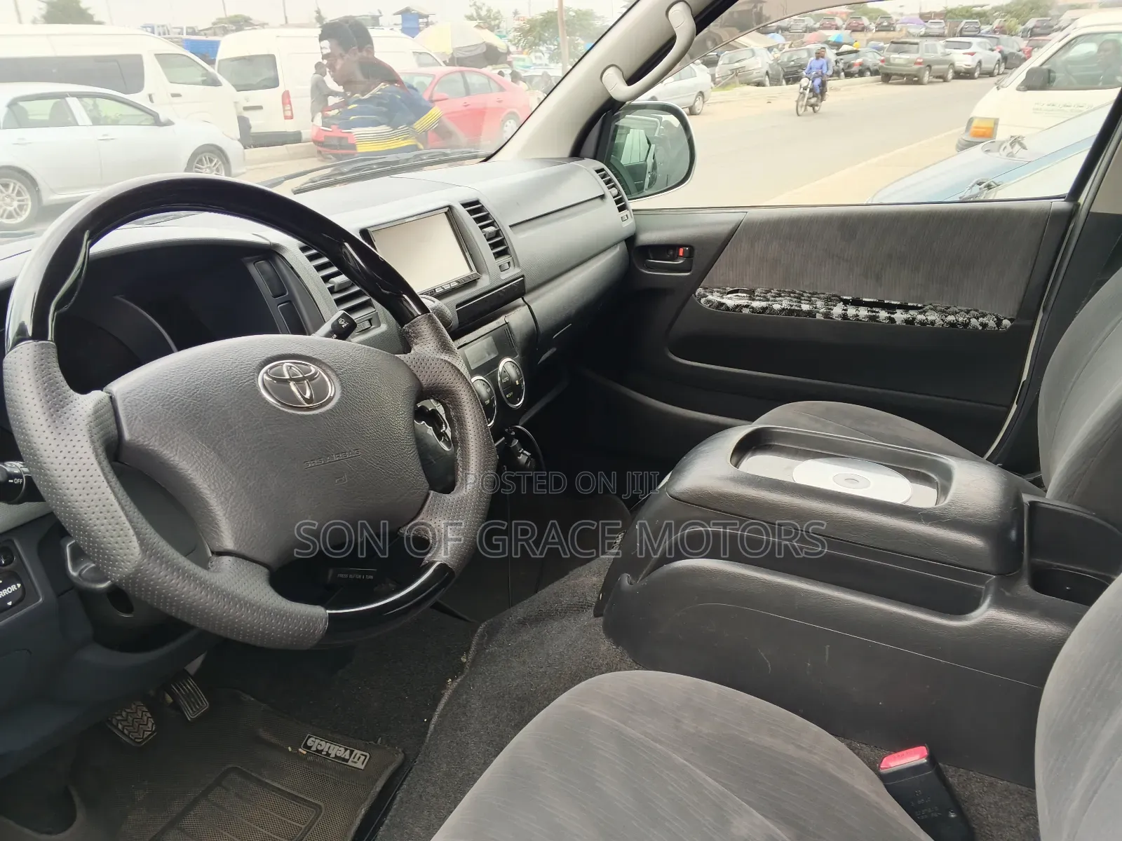 Toyota HiAce 2014 White