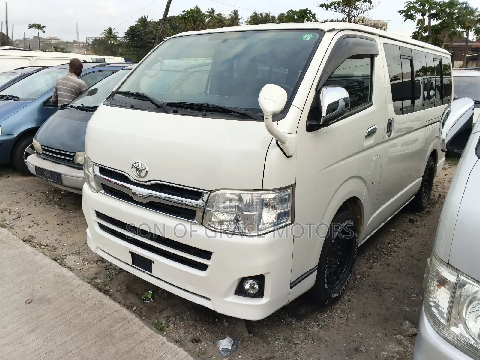 Toyota HiAce 2014 White