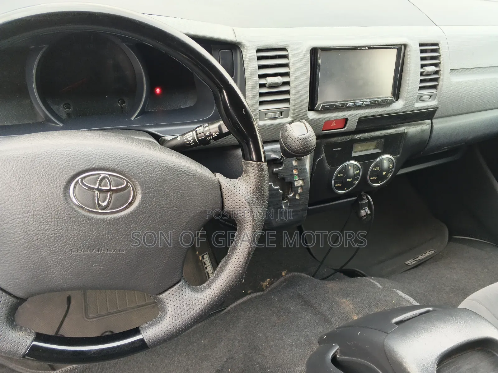 Toyota HiAce 2014 White