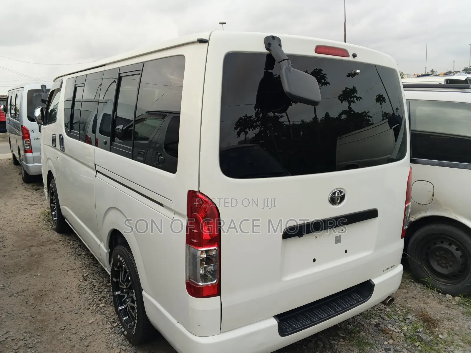 Toyota HiAce 2014 White