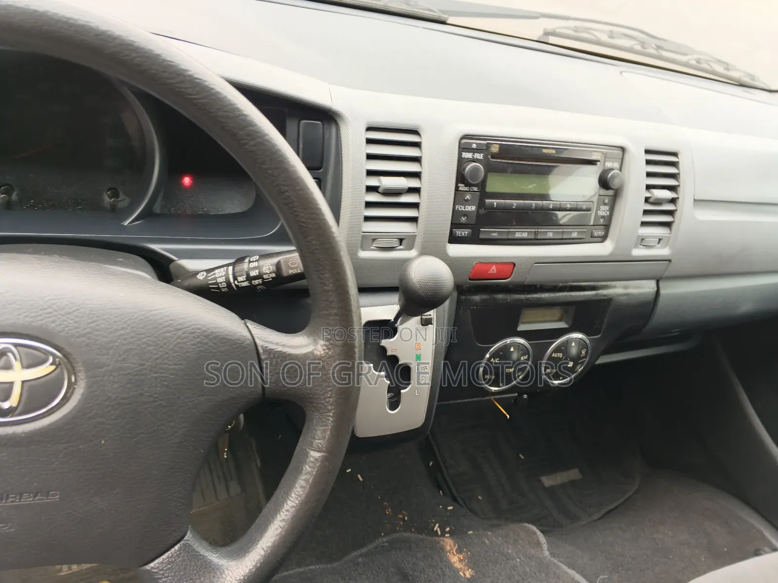 Toyota HiAce 2013 Silver