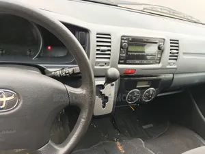 Toyota HiAce 2013 Silver
