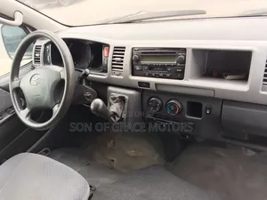 Toyota HiAce 2013 Silver