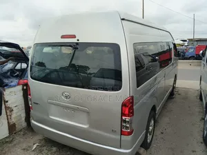 Toyota HiAce 2013 Silver