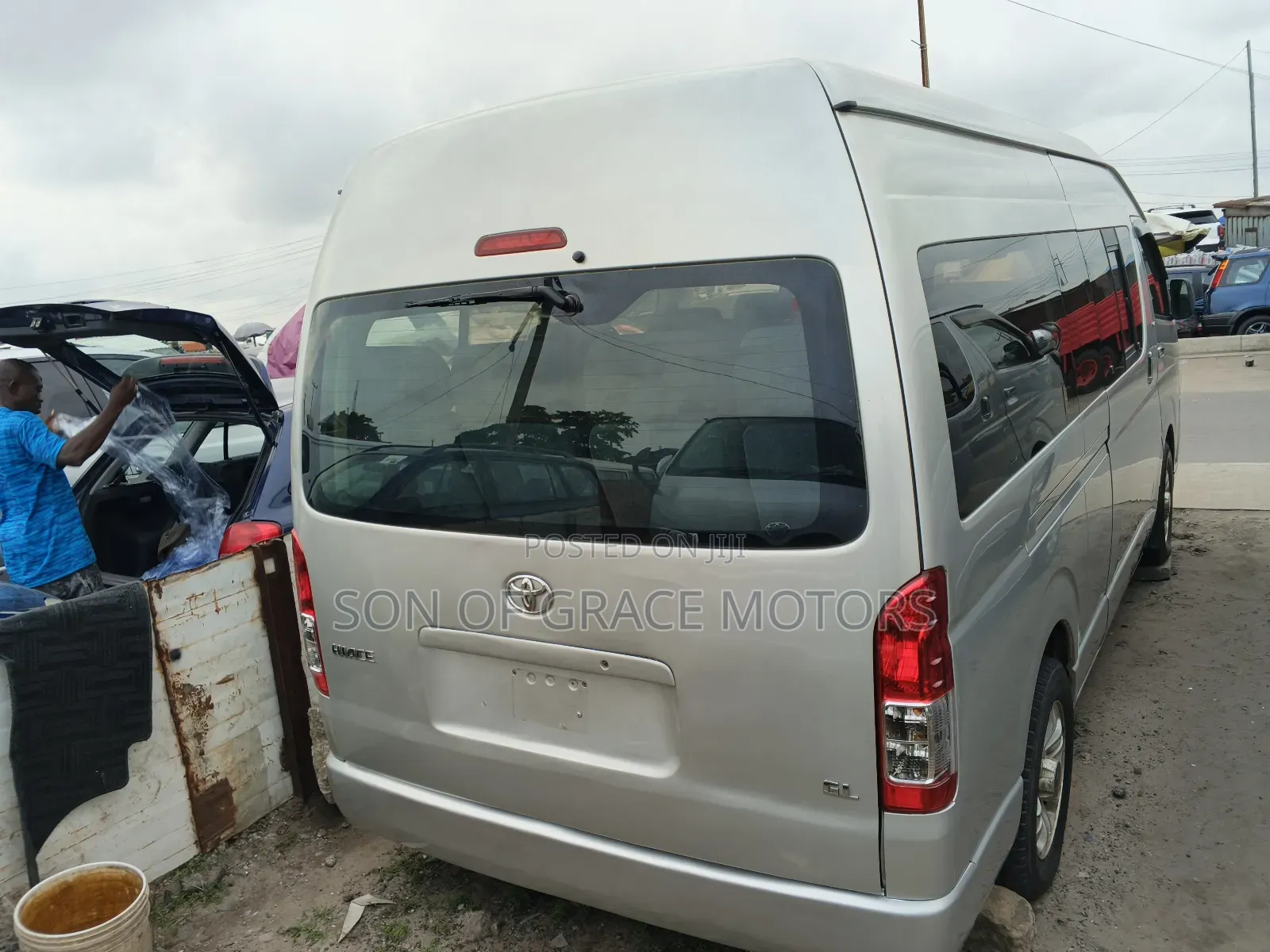 Toyota HiAce 2013 Silver