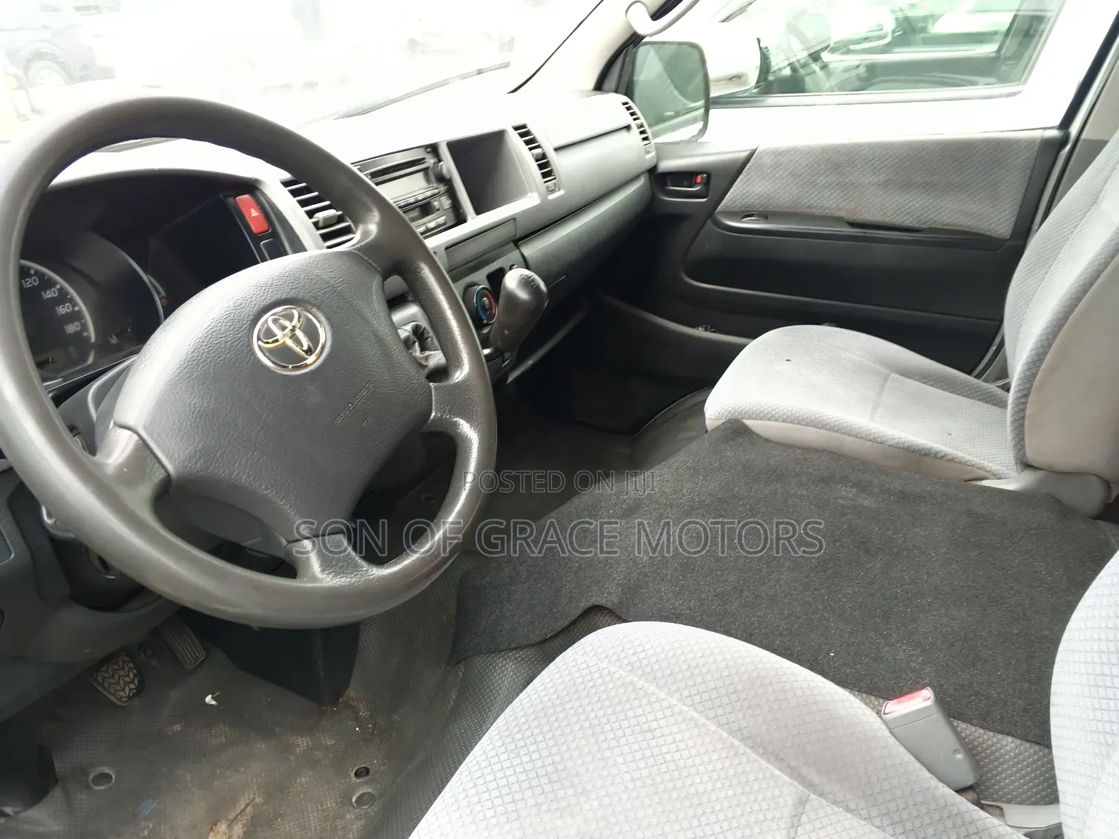 Toyota HiAce 2013 Silver