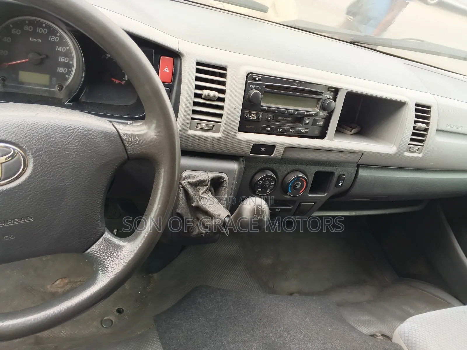 Toyota HiAce 2013 Silver